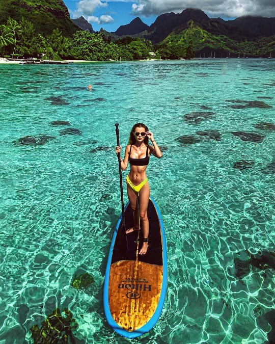 Vodný šport pôvodom z Havaja, pri ktorom stojíte na doske pripomínajúcej surfový longboard a pádlom sa posúvate vpred