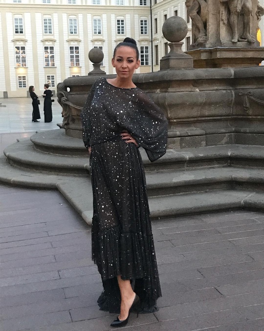 Modelka a moderátorka Agáta Prachařová stavila na priehľadné sexi šaty
