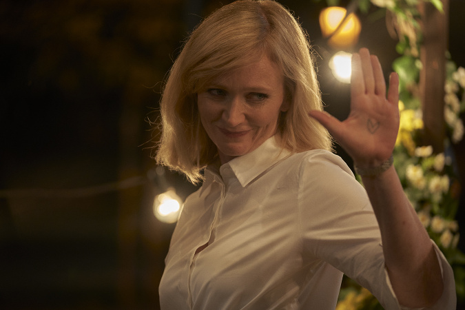 Pôvabná česká herečka Aňa Geislerová v snímke Prezidentka hľadá cestu ako uplatniť právo milovať a byť milovaná mužom svojich snov