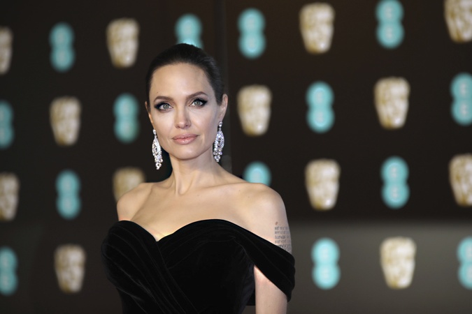 Angelina Jolie patrí medzi najkrajšie ženy sveta: Dermatologička prezradila, v čom je tajomstvo jej krásy 