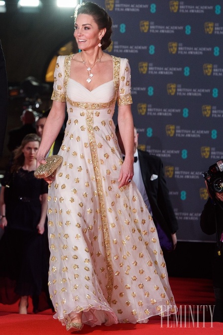 Pozvanie aj tento rok prijala Kate Middleton spolu s manželom Williamom. Kate si na slávnostné odovzdávanie, ktoré sa koná každoročne v Londýne, obliekla bielo zlatý model, ktorý vynikajúco doladila so šperkami i s účesom. 