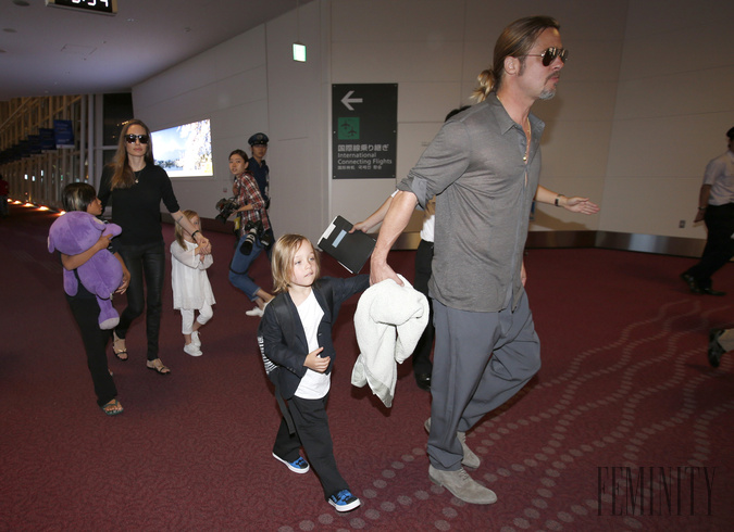 Americký herec Brad Pitt s rodinou