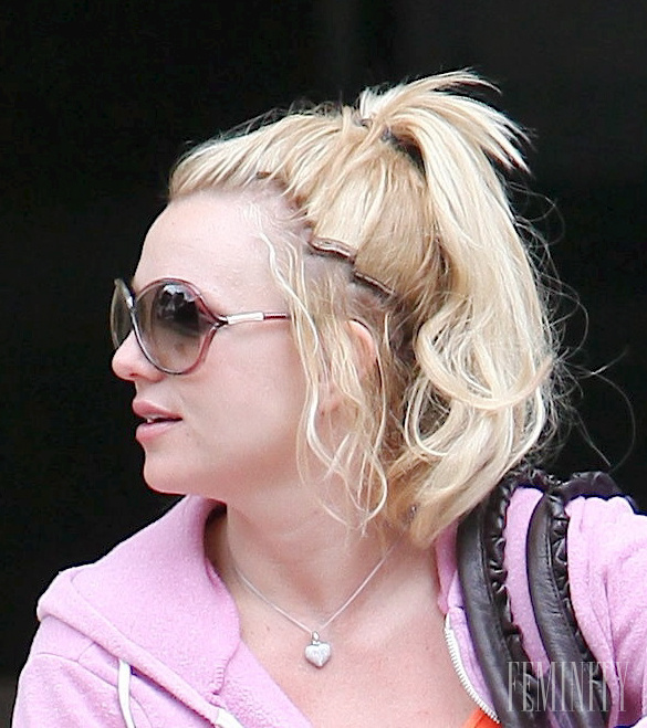 Aj Britney Spears chvíľu trvalo, kým prišla na to, ako správne nosiť vlasové príčesky