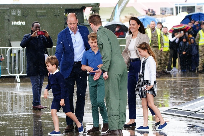 Princ William s manželkou Kate a ich troma deťmi - princiatkami
