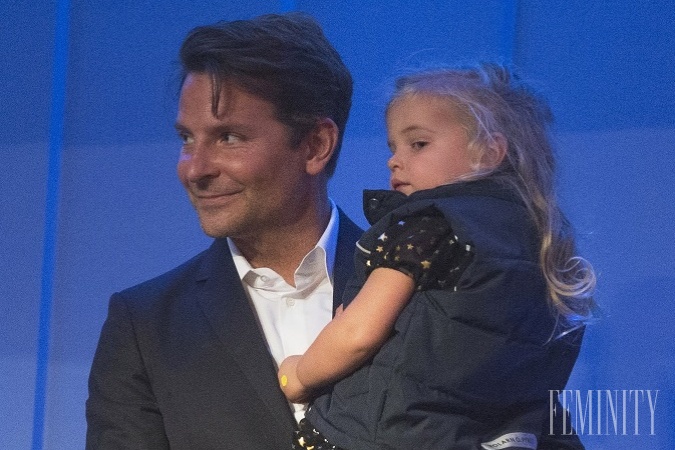 Herec Bradley Cooper sa nedávno ukázal na slávnostnom odovzdávaní cien so svojou dcérou