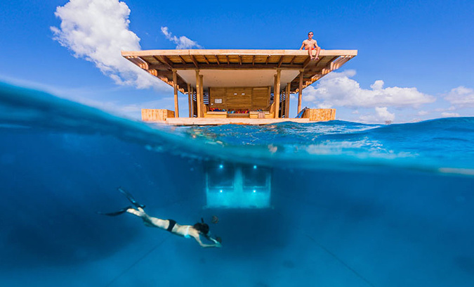 Súčasťou rezortu Manta v Zanzibare, táto izba ponúka hosťom vlastný plávajúci apartmán