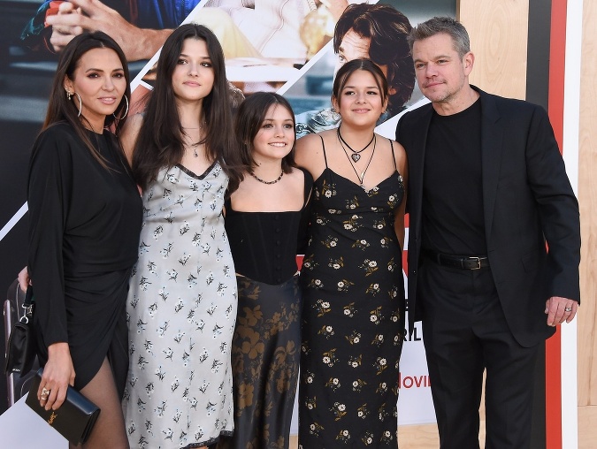Zľava Luciana Barroso, Isabella Damon, Stella Damon, Gia Damon a Matt Damon