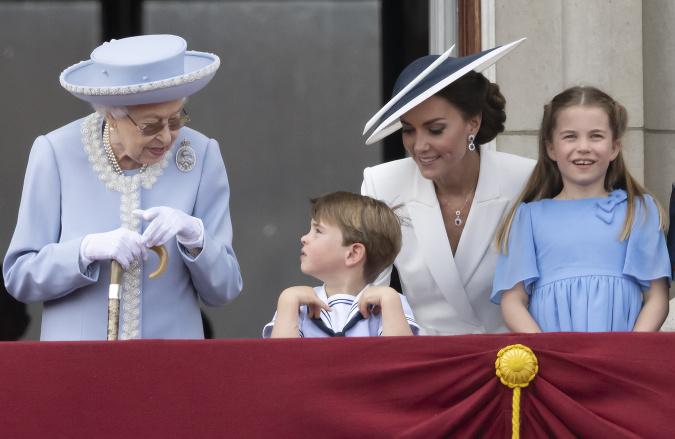 Oslavy platinového jubilea kráľovnej zviditeľnil princ Louis, ktorý zabavil celý svet