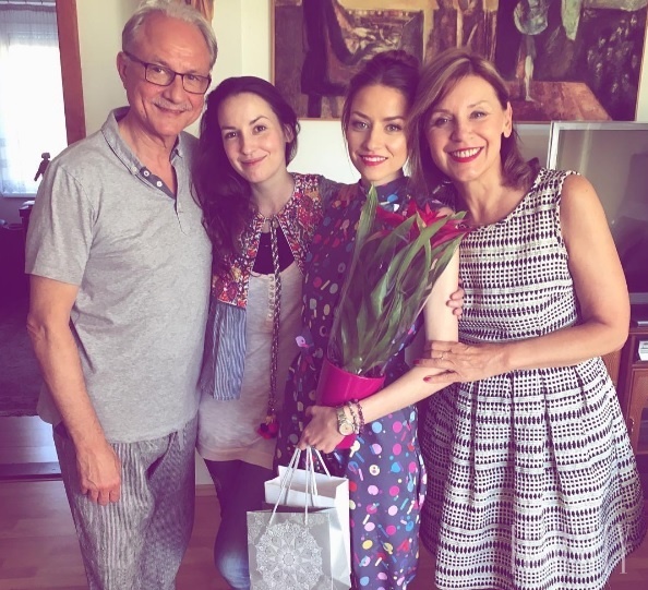 Šťastná moderátorka Alena Heribanová s rodinou