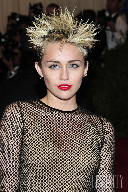 Miley Cyrus musí byť za každú cenu stredobodom pozornosti