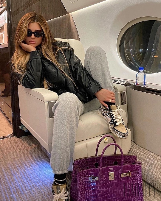 Kylie sa rada obklopuje luxusom - využíva napríklad výhradne súkromné lietadlo