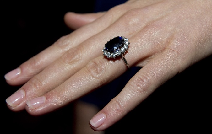 Zásnubný prsteň, ktorý Kate dostala od Williama a ktorým sa zasnúbila aj jeho zosnulá mama, princezná Diana