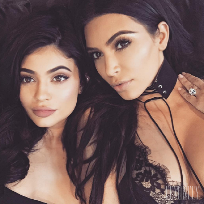 Kylie Jenner a Kim Kardashian naozaj vyzerajú ako sestry