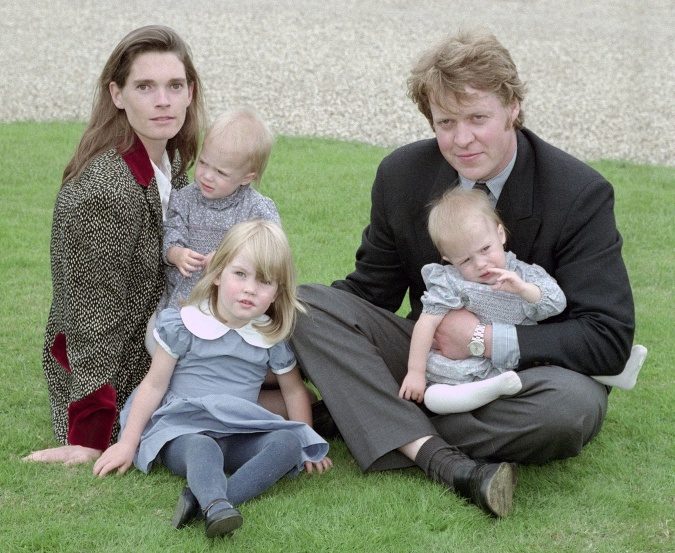 Brat princeznej Diany s manželkou Victoriou a ich dcérami Kitty, Elizou a Ameliou