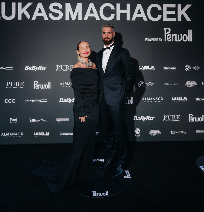 Hokejista Alexander Salák a jeho manželka Michaela 