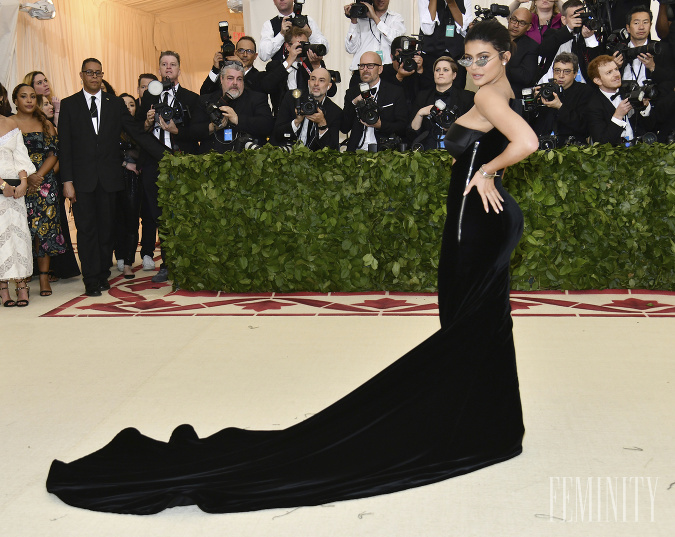 Televízna hviezda Kylie Jenner v šatách od Alexandera Wanga a šperkoch od Choparda