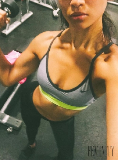 Len pred pár dňami zavesila Shanina na Instagram svoju fotografiu z posilňovne, kde ukazuje svetu svoje bicepsy a namakané brušné svaly