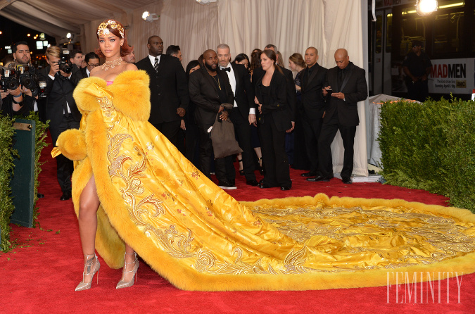 Rihanna v poriadne extravagantnom modeli s nádychom čínskej kultúry z ateliéru Guo Pei
