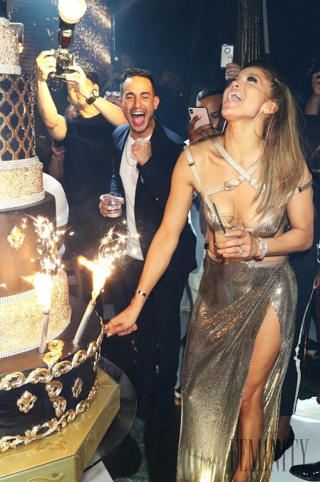 Jennifer Lopez oslávila svoje 50. narodeniny naozaj veľkolepo