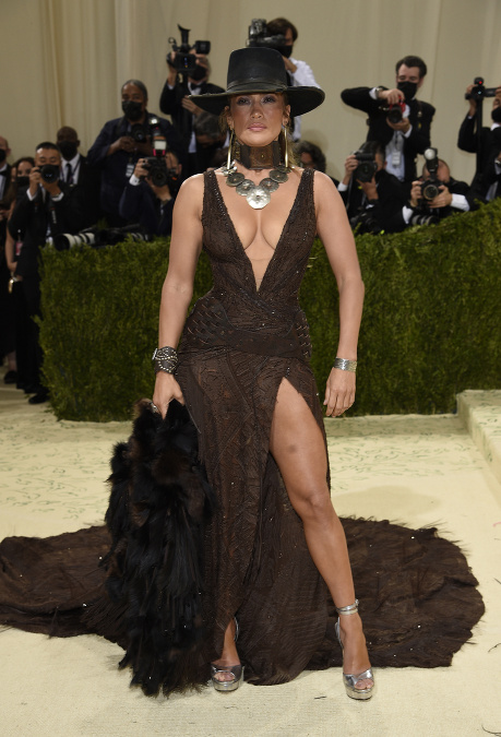 Jennifer Lopez vsadila na náhrdelník vlastnej značky