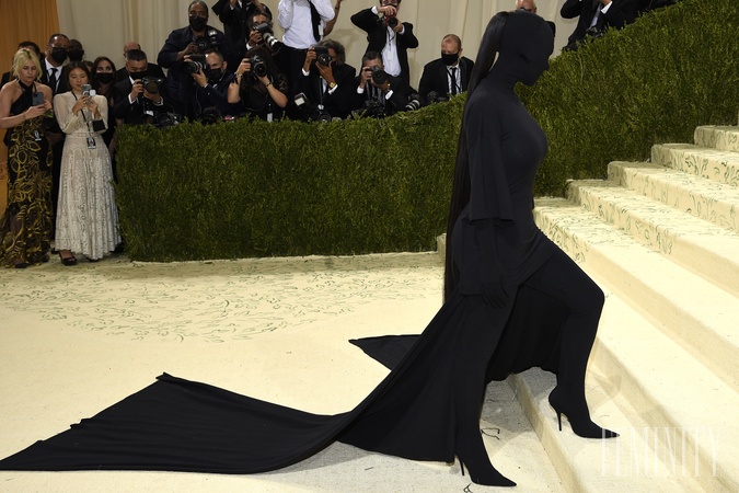 Kim Kardashian šokovala v značke Balenciaga