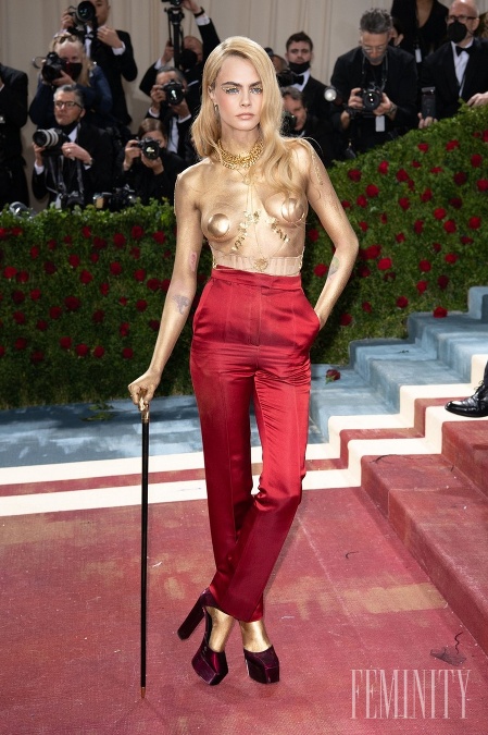Topmodelka Cara Delevingne si obliekla kostým z dielne Dior