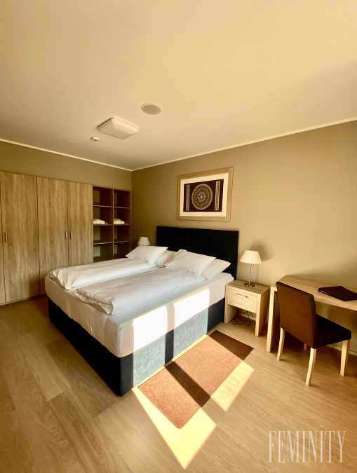 V hoteli si viete vybrať klasické, či rodinné izby, ale aj priestranné apartmány