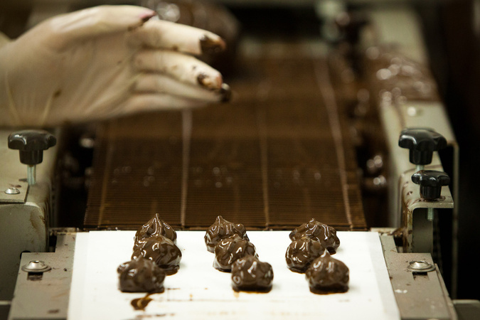 Výroba čokoládových praliniek