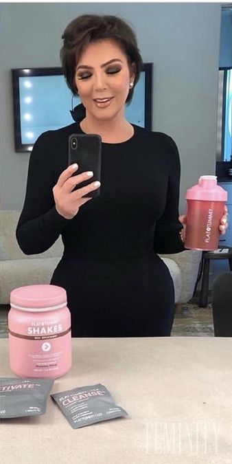 Raňajky 60-tky Kris Jenner pozostávajú väčšinou z proteínového koktailu