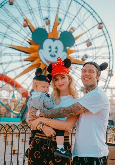 Chiara Ferragni strávila so synom Leom deň v Disneylande rovnako ako aj Eva Longoria so synom Santim 