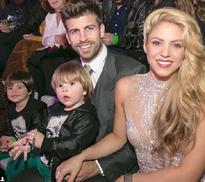 Shakira má so slávnym futbalistom aj dve deti, synov Milana a Sashu. 