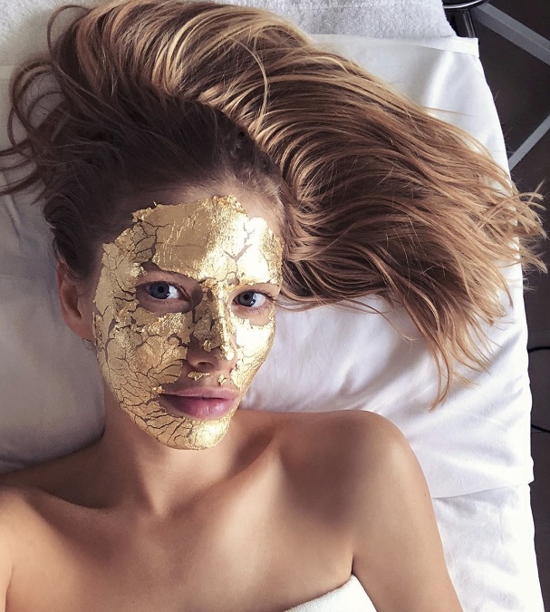 Na masky s prímesou zlata nedá dopustiť