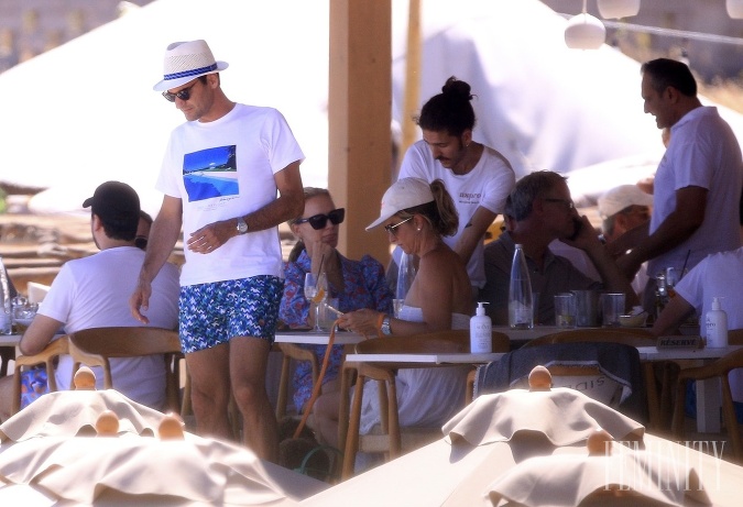 Roger Federer na paparazzi záberoch z pláže