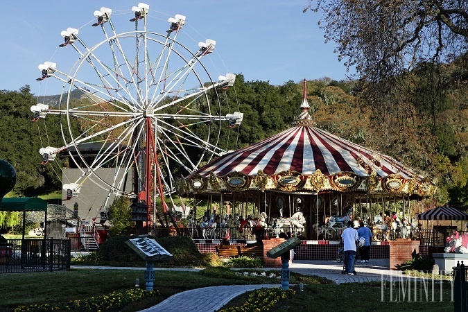 Zábavný park v Neverlande mal ruské kolo, horskú dráhu a ďalšie atrakcie
