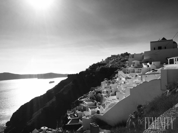 Výhľad, aký má dvojica počas dovolenky na gréckom Santorini