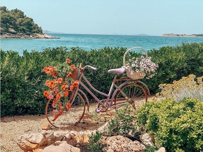 Nedávno sa Ivane podaril vyčarovať romantický záber svojho staro ružového bicykla aj z Chorvátska