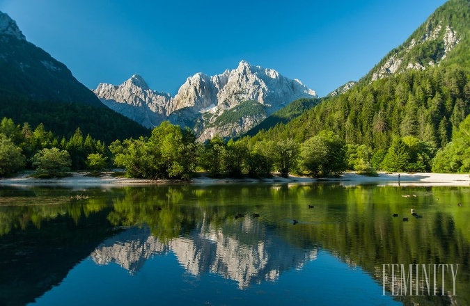 Úžasné miesto na oddych ponúka aj slovinské jazero Jasna