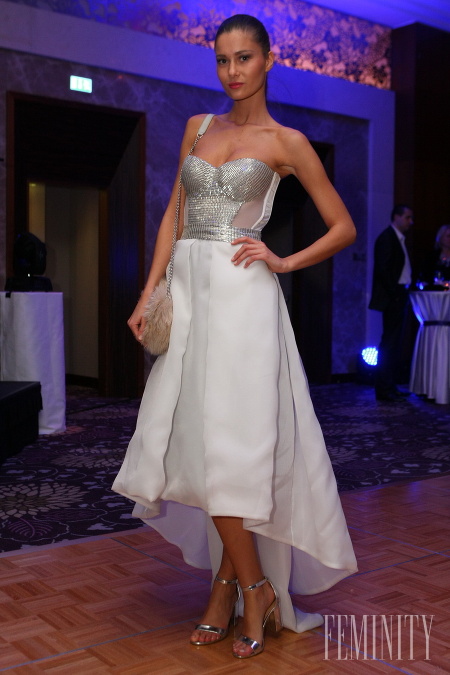 Bývalá finalistka Miss Universe SR 2013 Lucia Kačurová si obliekla tieto krásne šaty so strieborným korzetom