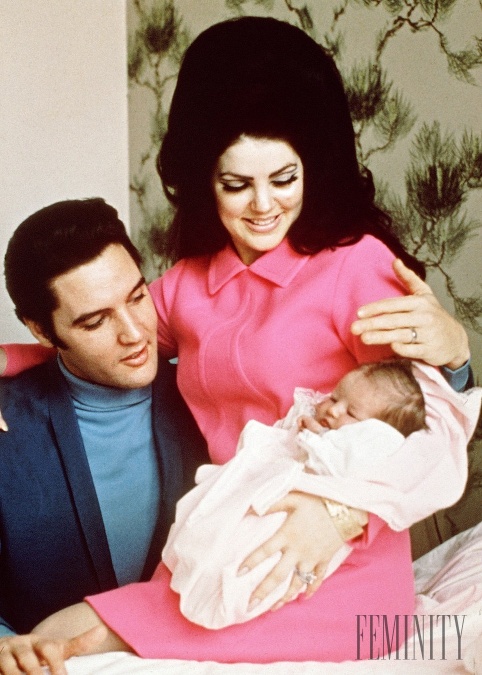 Elvis sa vraj podľa Priscilly obával, ako prijmú jeho fanúšikovia, že je z neho aj manžel a otec.