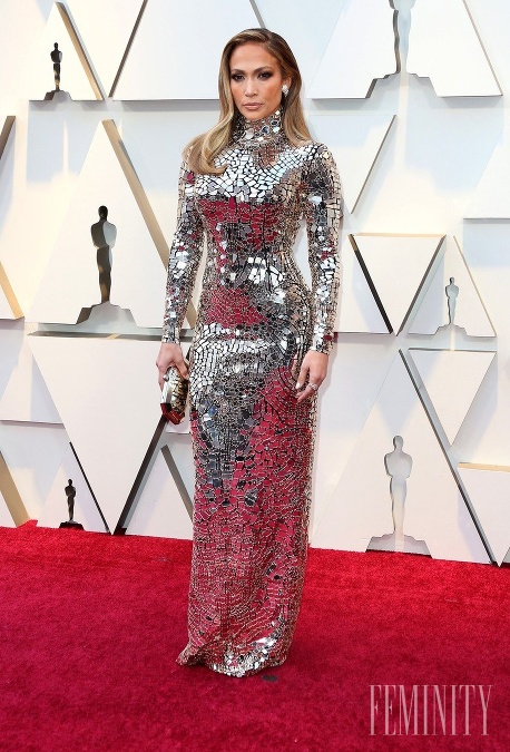 . O róbu sa J Lo postarala značka Tom Ford, tak isto ako aj o oblek jej partnera