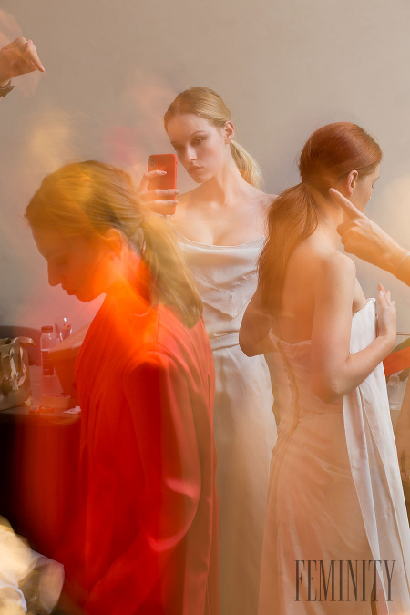 Červené šaty Valentino, Biele šaty oboje Vivienne Westwood (Alizé)