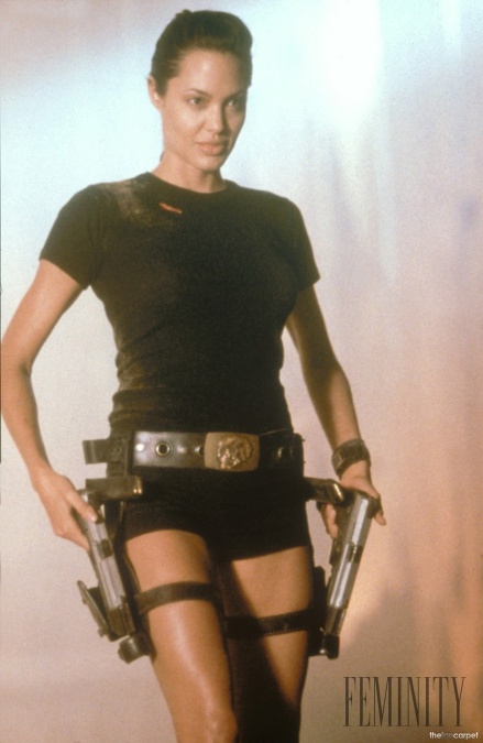 Kto by nechcel byť na Halloween ďalšou filmovou hrdinkou, Larou Croft alias Angelinou Jolie vo filme Lara Croft - Tomb Raider? 