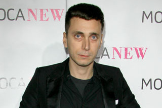 Hedi Slimane si do prehliadok vyberá zásadne chudých mužov