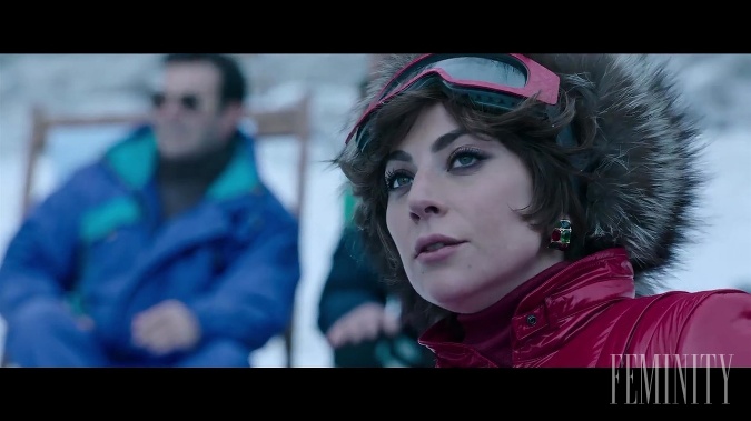 Vintage červená lyžiarska kombinéza, v ktorej sa vo filme Lady Gaga predvedie, je neskutočná