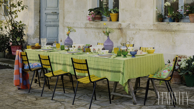 Zorganizujte si záhradnú party na terase a ozdobte stôl jarnými doplnkami