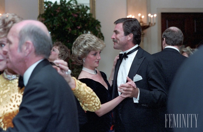 Mladá Diana sa vtedy v skutočnosti točila na tanečnom parkete aj s iným hercom, Tomom Selleckom. 