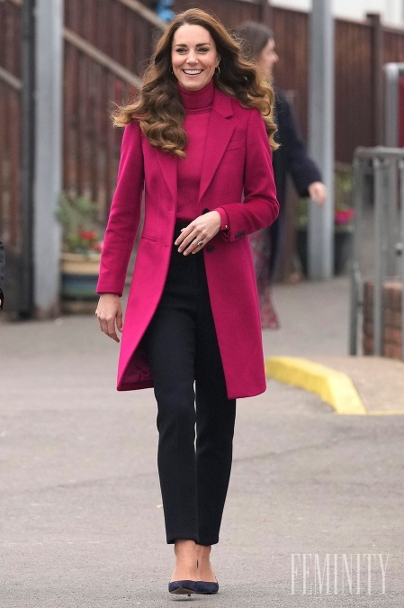 Kate Middleton často siaha aj po fuksiovej farbe