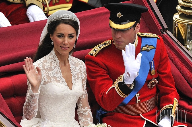 Kate si obliekla svadobnú róbu z dielne módneho domu Alexander McQueen