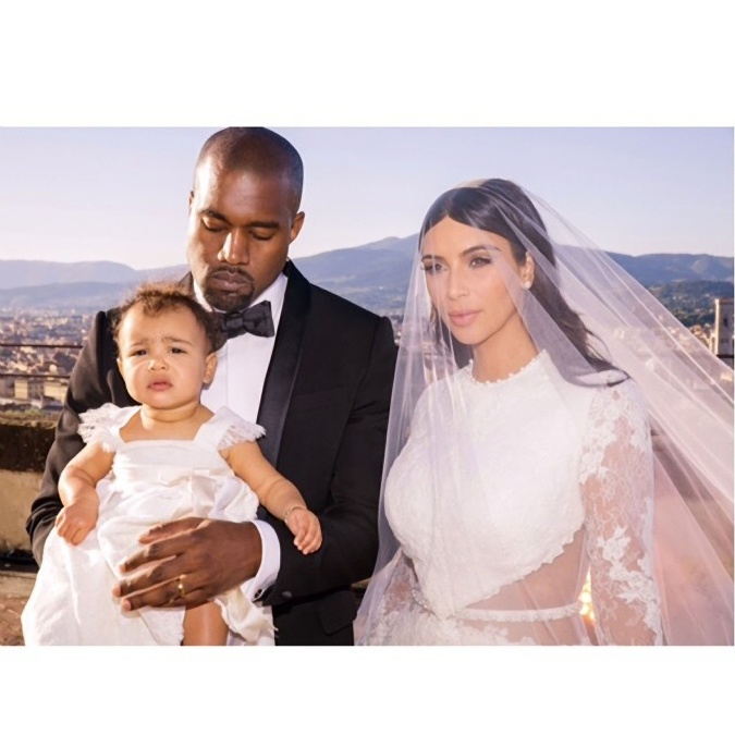 V roku 2014 bola tiež svadba kontroverznej hviezdy Kim Kardashian a rapera Kanye Westa