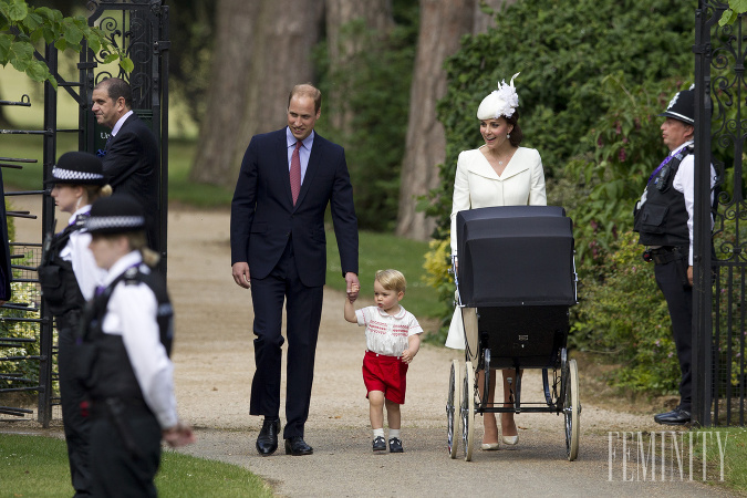William, George a princezná Kate cestou na krst Charlotte